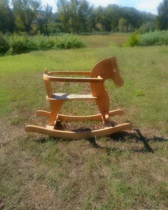 Cavallo a dondolo fattura artigianale 