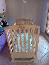 Culla in legno a dondolo