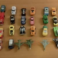 32 piccole macchinine, camion e aerei