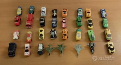 32 piccole macchinine, camion e aerei