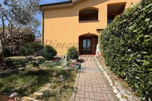 Villetta a schiera di 135 m² con 5 locali e box au