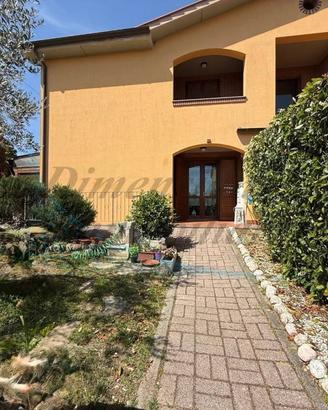 Villetta a schiera di 135 m² con 5 locali e box au