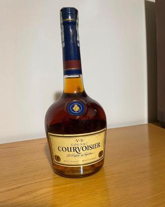 COGNAC COURVOISIER anni '70 ( 2 bottiglie )