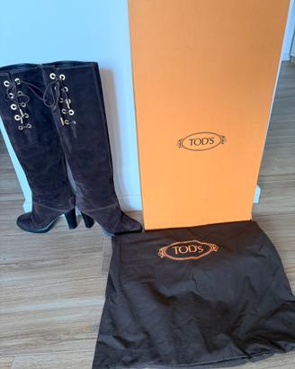 Tod’s – Stivali alti in camoscio marrone