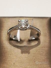 Anelli solitario oro bianco e diamanti