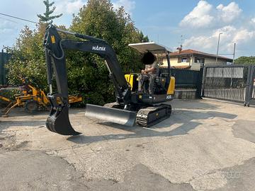 E236 - Escavatore 30 q Hanix