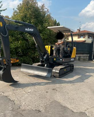 E236 - Escavatore 30 q Hanix