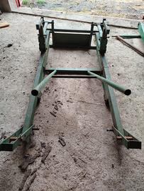 Sollevatore per trattore agricolo 