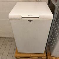 Congelatore a pozzetto verticale Whirlpool