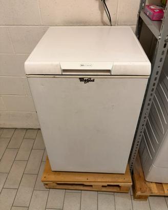 Congelatore a pozzetto verticale Whirlpool