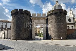 Via Carriera Grande - Ampio Appartamento In Torre