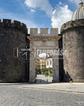 Via Carriera Grande - Ampio Appartamento In Torre