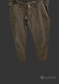 pantalone uomo moderno 