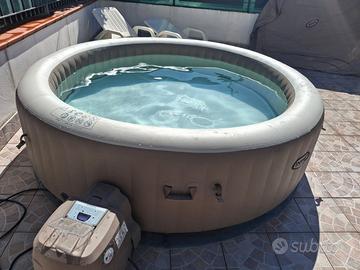 piscina idromassaggio 