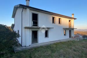 PORZIONE DI BIFAMILIARE A MONTEFIASCONE