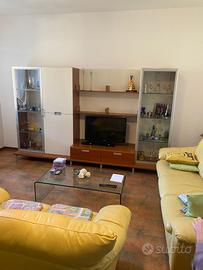 Mobili Soggiorno e Tavolo Cucina