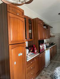 Cucina completa in legno massello+tavolo con sedie