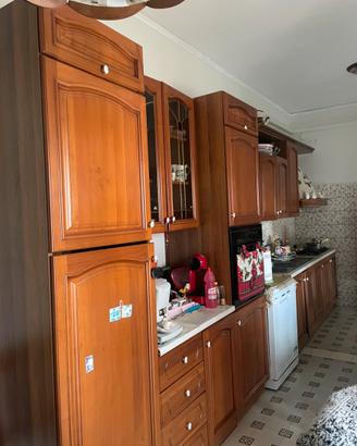 Cucina completa in legno massello+tavolo con sedie