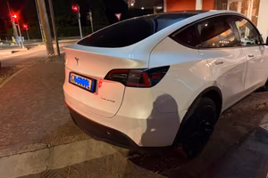 tesla model y 4awd 4x4  long range