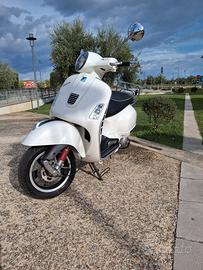Piaggio Vespa 300 GTS - 2012