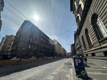NEGOZIO A NAPOLI