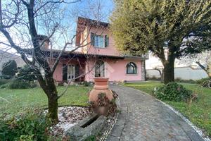 VILLA SINGOLA A CAZZAGO SAN MARTINO