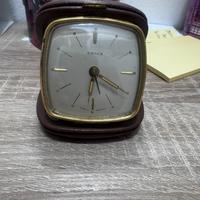 Orologio sveglia vintage a molle da scrivania