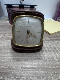 Orologio sveglia vintage a molle da scrivania