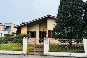 Villa indipendente con 2 appartamenti
