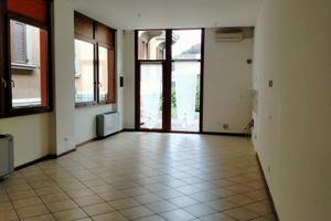 Ampio monolocale e casa singola con 2 abitazioni