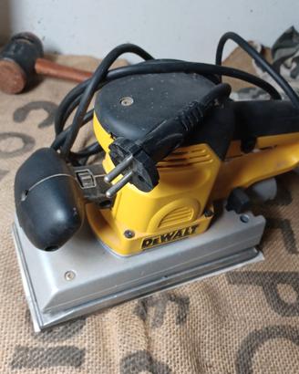 Levigatrice orbitale Dewalt d26420