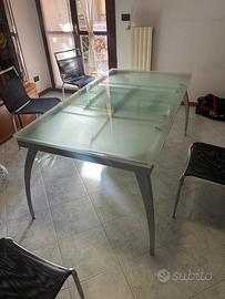 Tavolo in vetro allungabile (fino 12 posti)