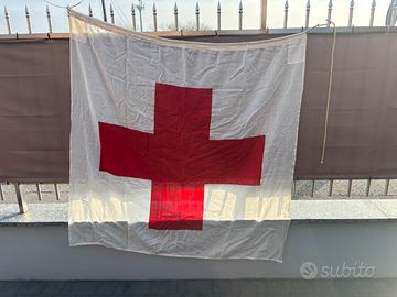 Elmetto no bandiera croce rossa