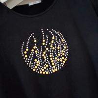 T-shirt nera Istinti, a girocollo e maniche corte