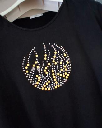 T-shirt nera Istinti, a girocollo e maniche corte