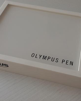 espositore olympus pen bianco