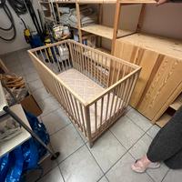 Lettino in legno per bambini