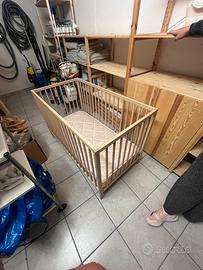 Lettino in legno per bambini