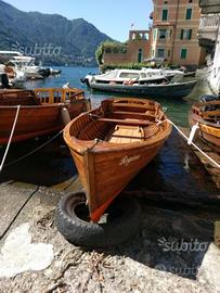 Barca inglesina in legno