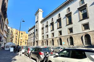 3 LOCALI A NAPOLI