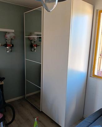 armadio due ante scorrevoli con specchio 