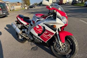 YAMAHA YZF 750 R