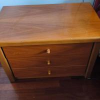 2 comodini con 3 cassetti