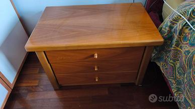 2 comodini con 3 cassetti