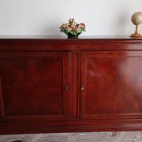Tesoro d'Antiquariato: Elegante Credenza