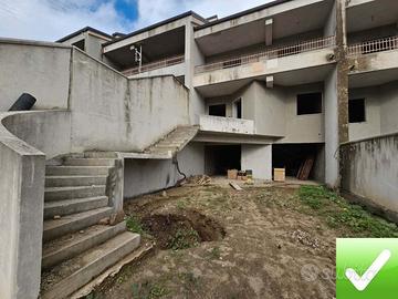 Villetta A Schiera 3 Livelli Con Giardino Condera