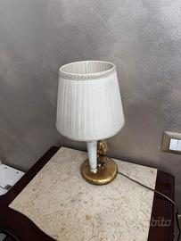 Lumi camera sa letto