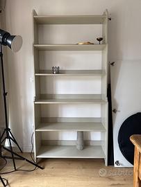 Scaffale solido color tortora