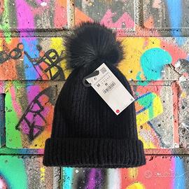 Cappello invernale nero a costine con pompon Zara