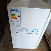 congelatore verticale a tre cassetti